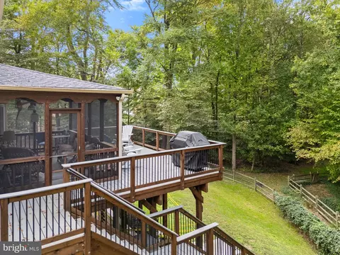 9104 Scott St, Springfield, VA 22153 photo 5