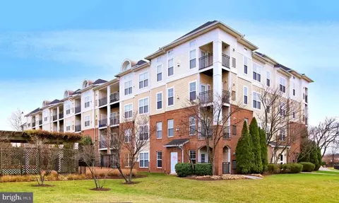 3840 Lightfoot St #345, Chantilly, VA 20151