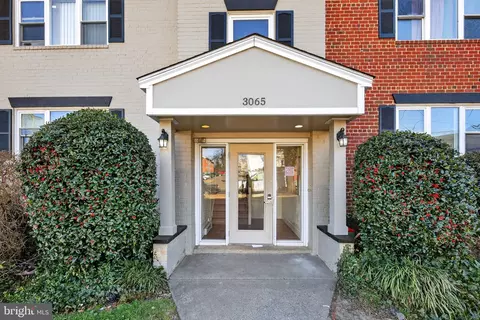 3065 Patrick Henry Dr #102, Falls Church, VA 22044