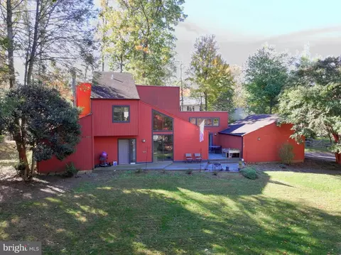 11813 Vale Rd, Oakton, VA 22124