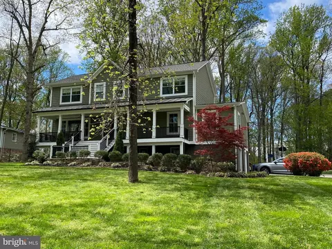 5391 Summit Dr, Fairfax, VA 22030