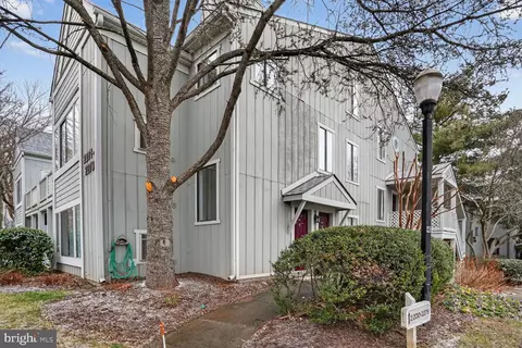 2273 Hunters Run Dr, Reston, VA 20191