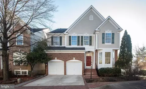 4183 Whitlow Pl, Chantilly, VA 20151