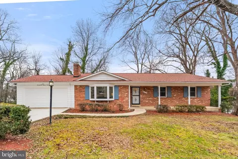 7113 Penguin Pl, Falls Church, VA 22043