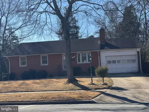 7701 Heritage Dr, Annandale, VA 22003