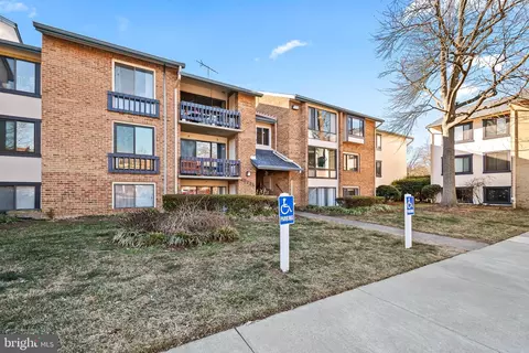 10225 Valentino Dr #7214, Oakton, VA 22124