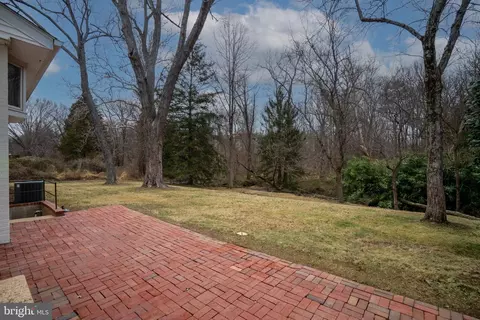 Exterior - 1101 Dead Run Dr, Mclean, VA 22101 photo 6 of 13