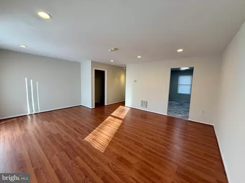 Living - 6427 Old Scotts Ct, Springfield, VA 22152 photo 3 of 4