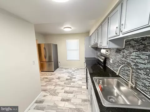 Entry Way - 6427 Old Scotts Ct, Springfield, VA 22152 photo 1 of 2