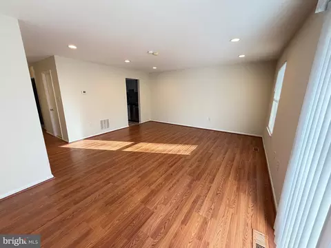 Living - 6427 Old Scotts Ct, Springfield, VA 22152 photo 2 of 4