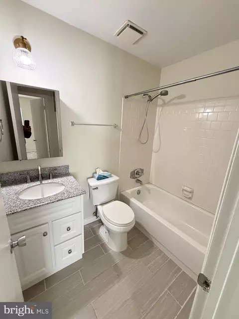 Bath - 6427 Old Scotts Ct, Springfield, VA 22152 photo 2 of 4
