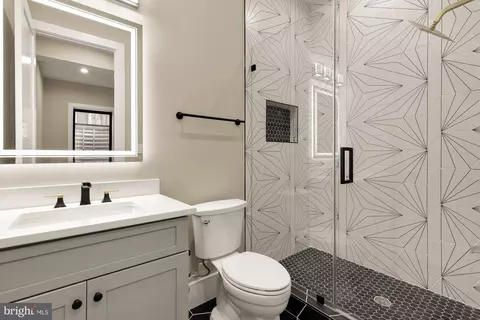 Bath - 6935 Southridge Dr, Mclean, VA 22101 photo 11 of 11