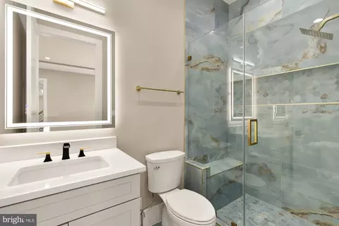 Bath - 6935 Southridge Dr, Mclean, VA 22101 photo 2 of 11