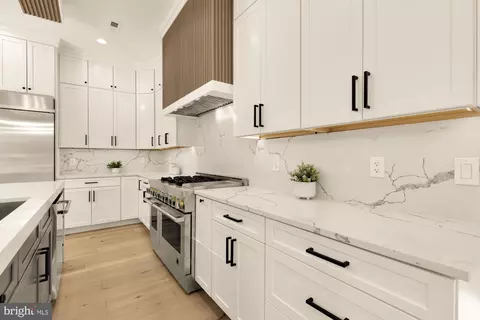 Kitchen - 6935 Southridge Dr, Mclean, VA 22101 photo 5 of 7