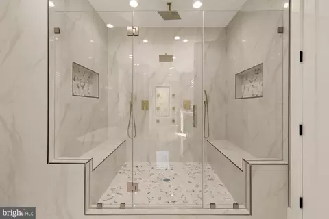 Bath - 6935 Southridge Dr, Mclean, VA 22101 photo 8 of 11