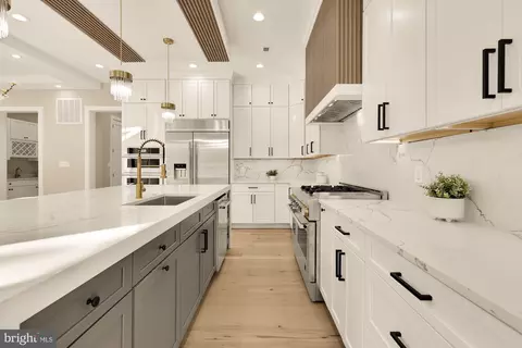 Kitchen - 6935 Southridge Dr, Mclean, VA 22101 photo 4 of 7