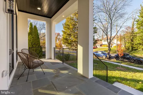 Exterior - 6935 Southridge Dr, Mclean, VA 22101 photo 4 of 10