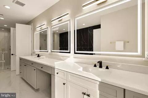 Bath - 6935 Southridge Dr, Mclean, VA 22101 photo 7 of 11