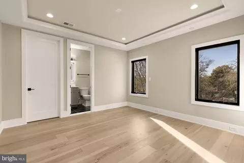 Bedroom - 6935 Southridge Dr, Mclean, VA 22101 photo 4 of 12