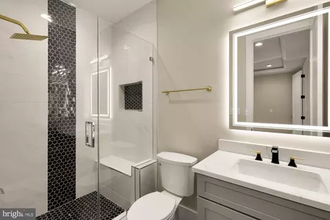 Bath - 6935 Southridge Dr, Mclean, VA 22101 photo 4 of 11