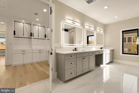 Entry Way - 6935 Southridge Dr, Mclean, VA 22101 photo 10 of 10