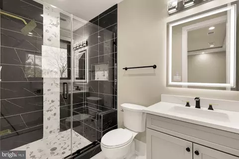 Bath - 6935 Southridge Dr, Mclean, VA 22101 photo 9 of 11