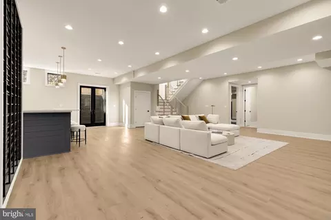Living - 6935 Southridge Dr, Mclean, VA 22101 photo 11 of 11