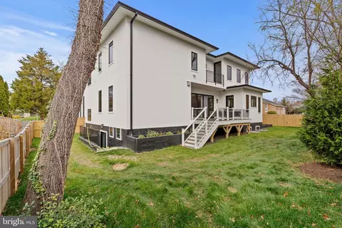 Exterior - 6935 Southridge Dr, Mclean, VA 22101 photo 10 of 10