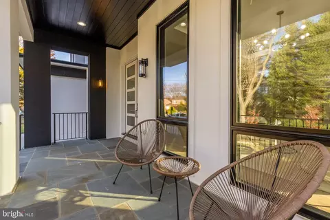 Exterior - 6935 Southridge Dr, Mclean, VA 22101 photo 5 of 10