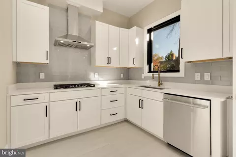 Kitchen - 6935 Southridge Dr, Mclean, VA 22101 photo 6 of 7