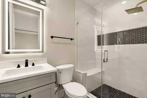 Bath - 6935 Southridge Dr, Mclean, VA 22101 photo 3 of 11