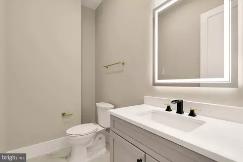 Bath - 6935 Southridge Dr, Mclean, VA 22101 photo 10 of 11