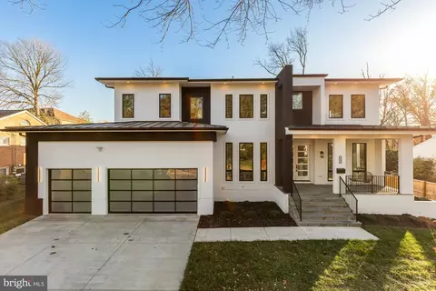 Exterior - 6935 Southridge Dr, Mclean, VA 22101 photo 2 of 10