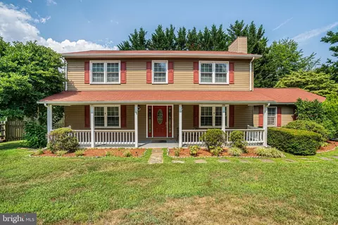 4978 Dequincey Dr, Fairfax, VA 22032