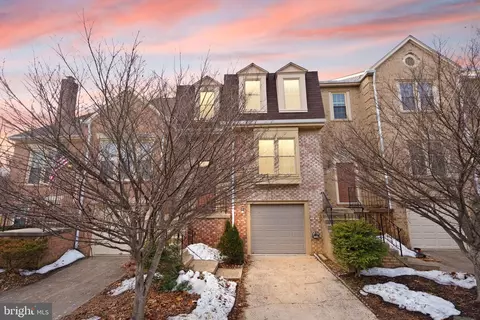 3006 Oakton Meadows Ct, Oakton, VA 22124