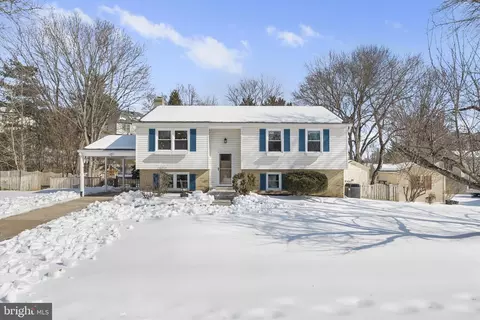 6227 Secret Hollow Ln, Centreville, VA 20120