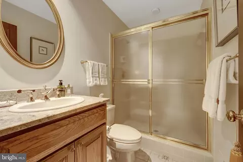 Bath - 6304 Dunaway Ct, Mclean, VA 22101 photo 5 of 6