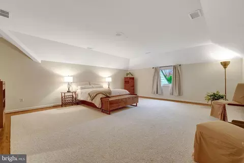 Bedroom - 6304 Dunaway Ct, Mclean, VA 22101 photo 6 of 7