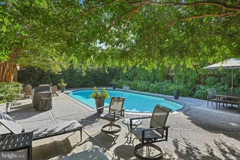 Exterior - 6304 Dunaway Ct, Mclean, VA 22101 photo 15 of 15