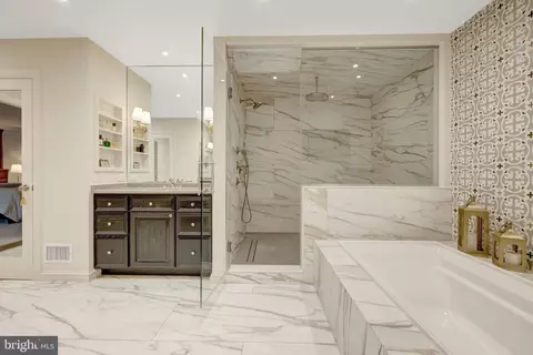Bath - 6304 Dunaway Ct, Mclean, VA 22101 photo 3 of 6
