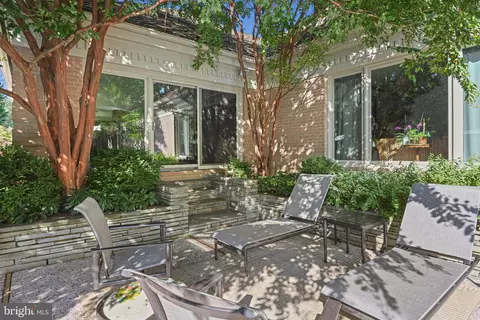 Exterior - 6304 Dunaway Ct, Mclean, VA 22101 photo 8 of 15