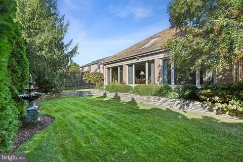 Exterior - 6304 Dunaway Ct, Mclean, VA 22101 photo 5 of 15