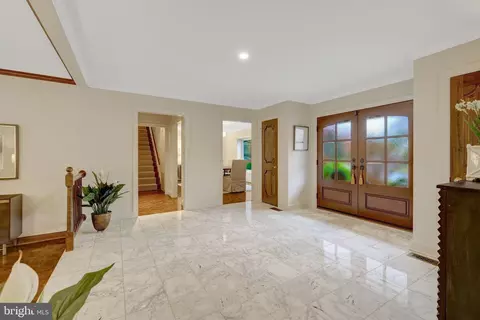 Entry Way - 6304 Dunaway Ct, Mclean, VA 22101 photo 2 of 5