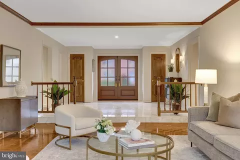 Entry Way - 6304 Dunaway Ct, Mclean, VA 22101 photo 4 of 5