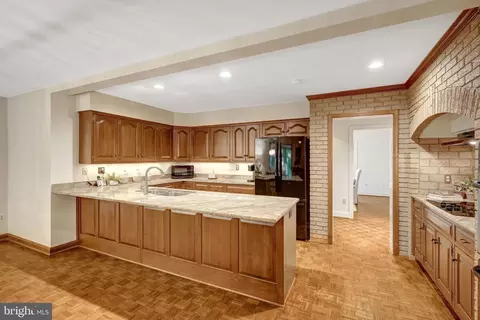 Kitchen - 6304 Dunaway Ct, Mclean, VA 22101 photo 4 of 5