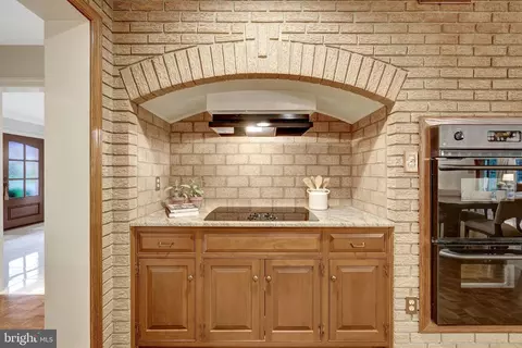 Kitchen - 6304 Dunaway Ct, Mclean, VA 22101 photo 5 of 5