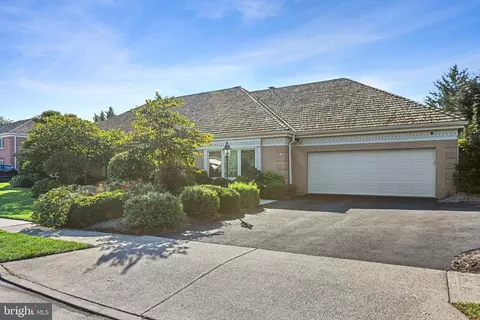 Exterior - 6304 Dunaway Ct, Mclean, VA 22101 photo 4 of 15