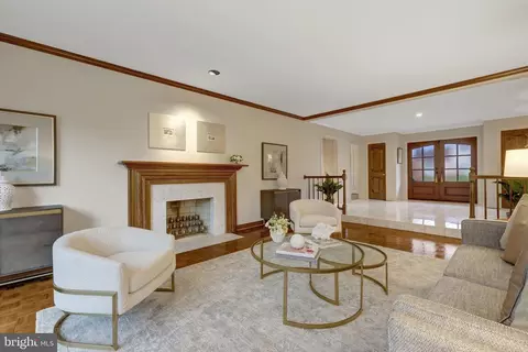 Living - 6304 Dunaway Ct, Mclean, VA 22101 photo 2 of 3