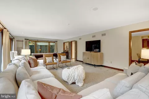 Living - 6304 Dunaway Ct, Mclean, VA 22101 photo 3 of 3
