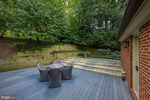 Exterior - 1109 Old Cedar Rd, Mclean, VA 22102 photo 6 of 10